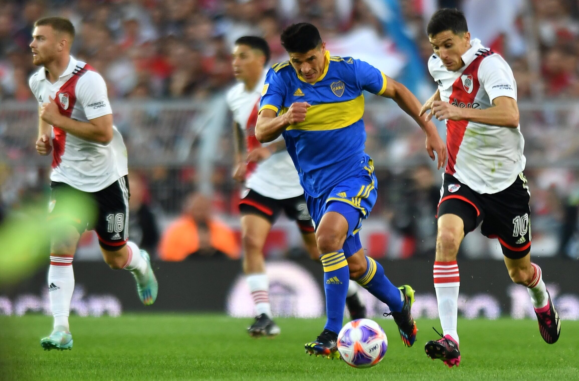 Boca, con suplentes, recibe a River en La Bombonera