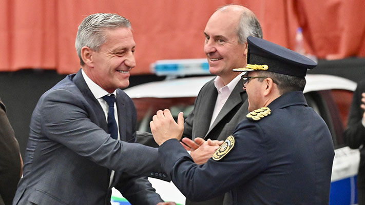 Arcioni entregó nuevos móviles policiales en Comodoro Rivadavia
