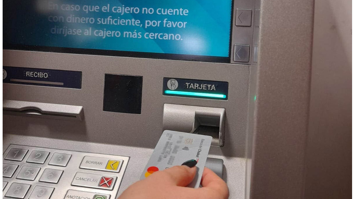 Banco del Chubut entrega nuevas tarjetas de débito