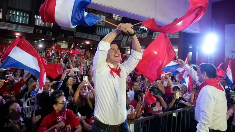 Santiago Peña fue elegido presidente de Paraguay