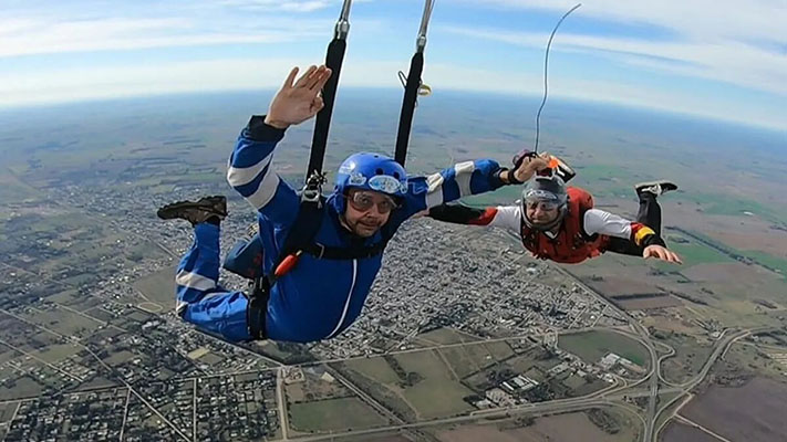 Tragedia en un aeroclub de Lobos: murió un directivo de Aysa tras lanzarse en paracaídas