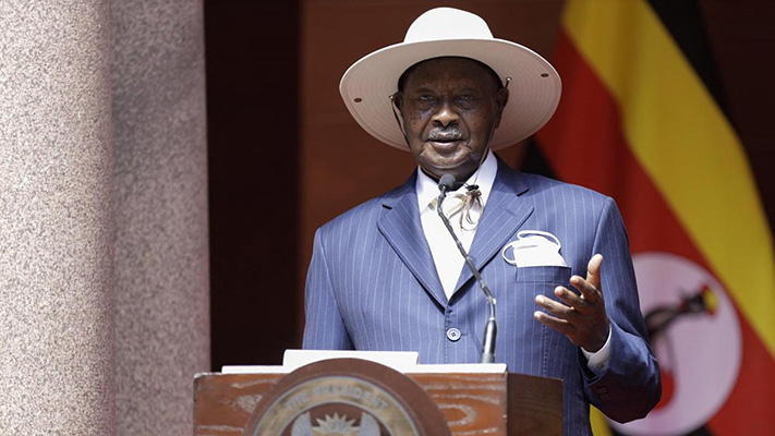 El presidente de Uganda aseguró que no cambiará su ley que castiga la homosexualidad