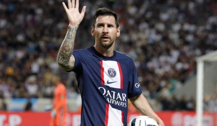 Derrota y silbidos para Messi en su última función en París