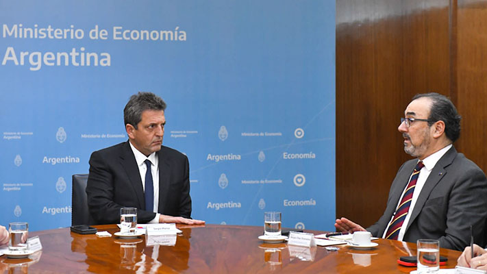 Massa y el Presidente Ejecutivo de CAF analizaron el Programa Financiero 2023