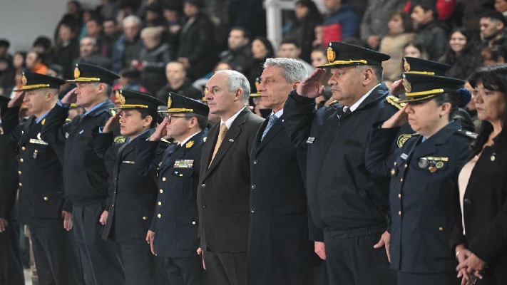 Arcioni tomó juramento a 131 futuros agentes y oficiales de la Policía