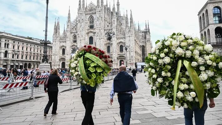 El funeral de Silvio Berlusconi paraliza a Milán
