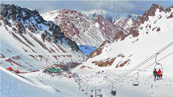Vacaciones de invierno: ¿Cuánto cuesta ir a esquiar a La Hoya?