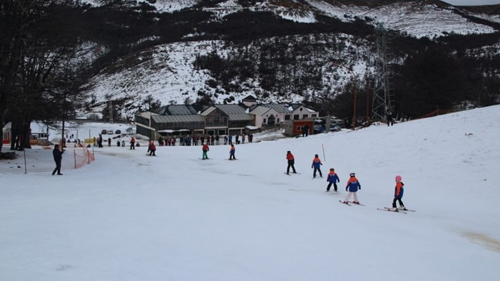 Llegaron las nevadas a Río Turbio y este fin de semana el Centro Valdelén abre sus puertas