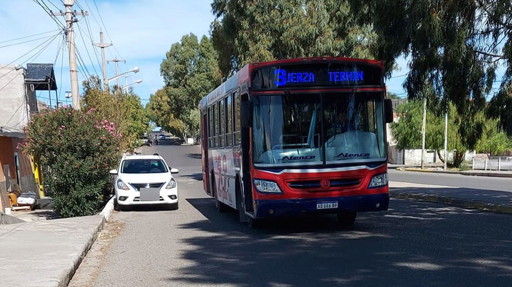 Ceferino tomó el servicio de transporte de pasajeros en Trelew