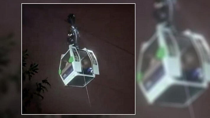 Rescataron a 75 personas atrapadas durante 10 horas en un teleférico turístico en Ecuador