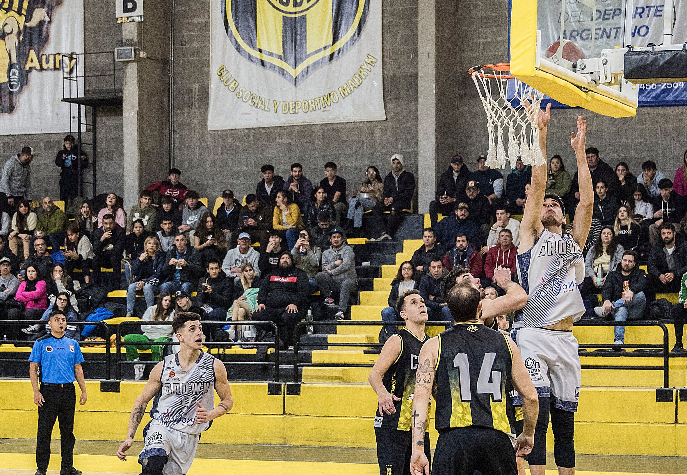 Domingo de Final del básquetbol de ABECH entre «La Banda» y «El Aurinegro»