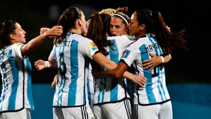 El seleccionado femenino se despide del país con un amistoso frente a Perú