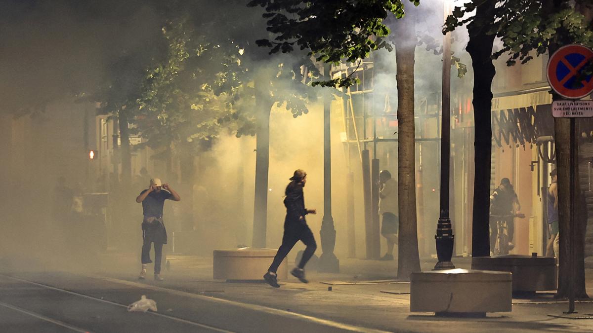 Quinta noche de violencia urbana en Francia por la muerte de un joven baleado por un policía