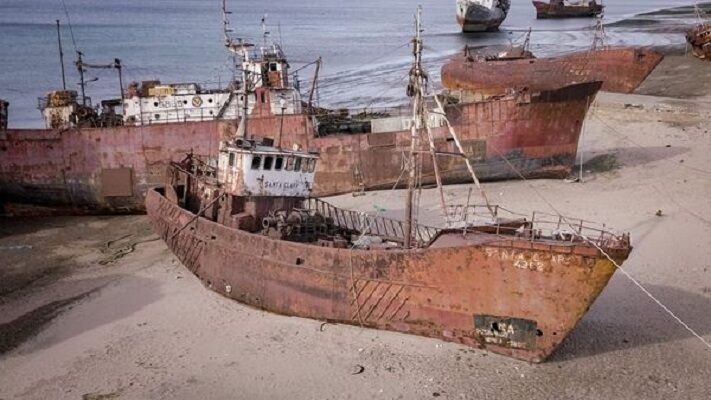 BUQUES, desguace, Madryn