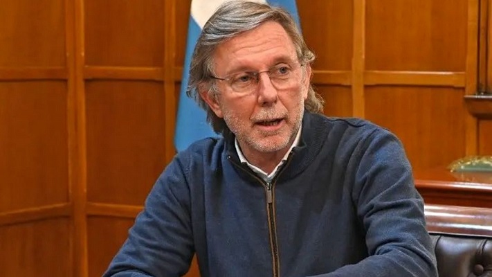 El secretario de Agricultura celebró las medidas económicas y criticó a Macri