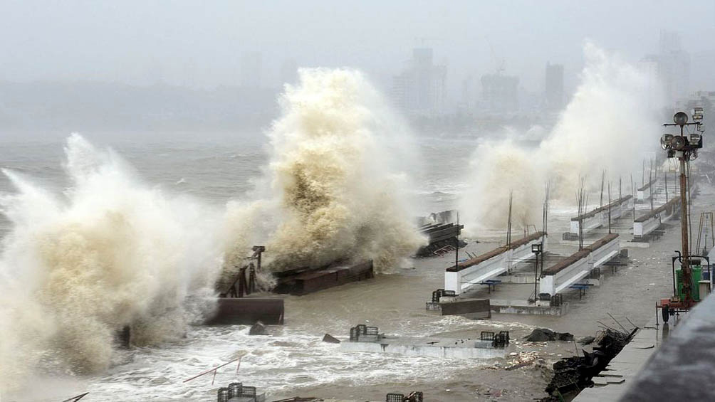Miles de evacuados en China y Vietnam por un ciclón que se acerca al continente