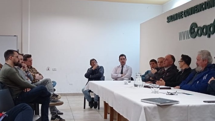 Peralta, Taccetta y los demás candidatos de Esquel se reunieron con la Cooperativa