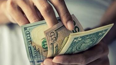 El BCRA difunde hoy el REM: gurúes estiman a cuánto cotizará el dólar para las elecciones