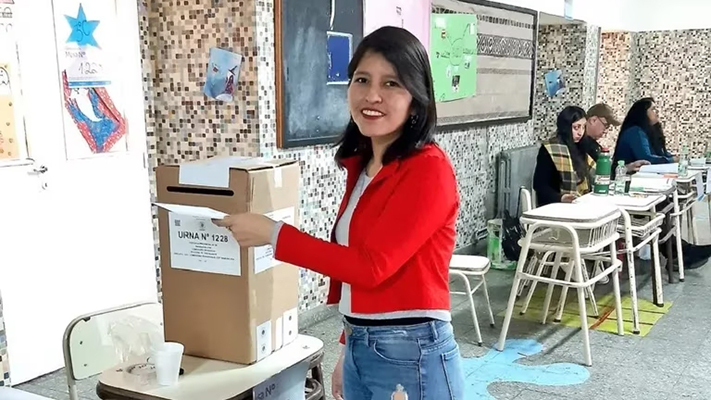 Votó Emilse Saavedra, candidata a gobernadora por el FIT