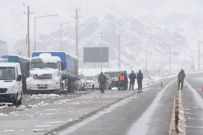 Mendoza: cierran el paso Cristo Redentor por intensas nevadas