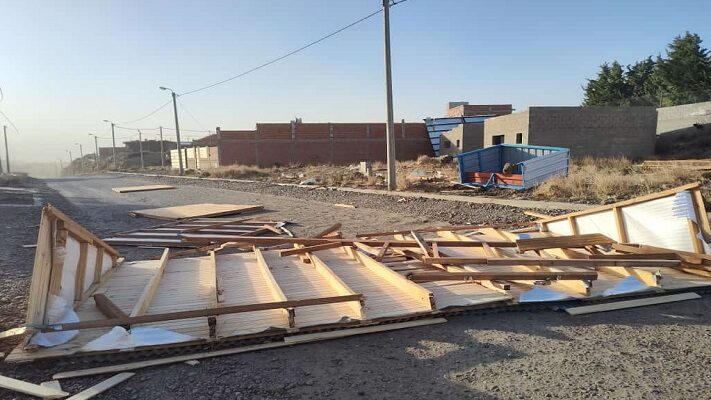 Temporal de viento en Comodoro: Ráfagas de más de 120 km/h causaron destrozos