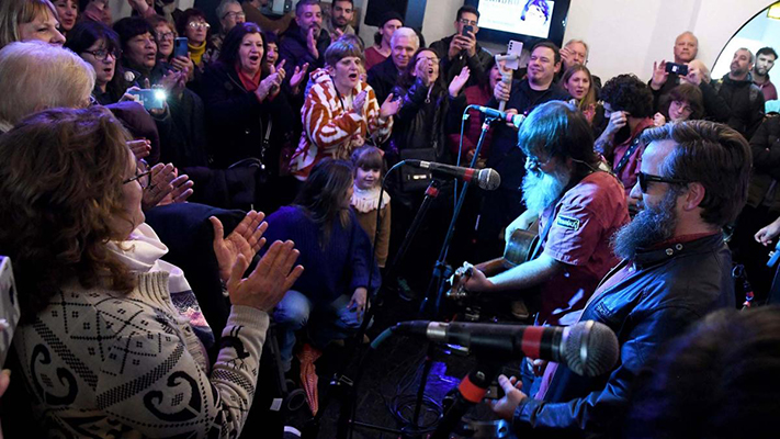 A 78 años del nacimiento de Sandro, las «nenas» se reunieron y cantaron en el mítico Castillo