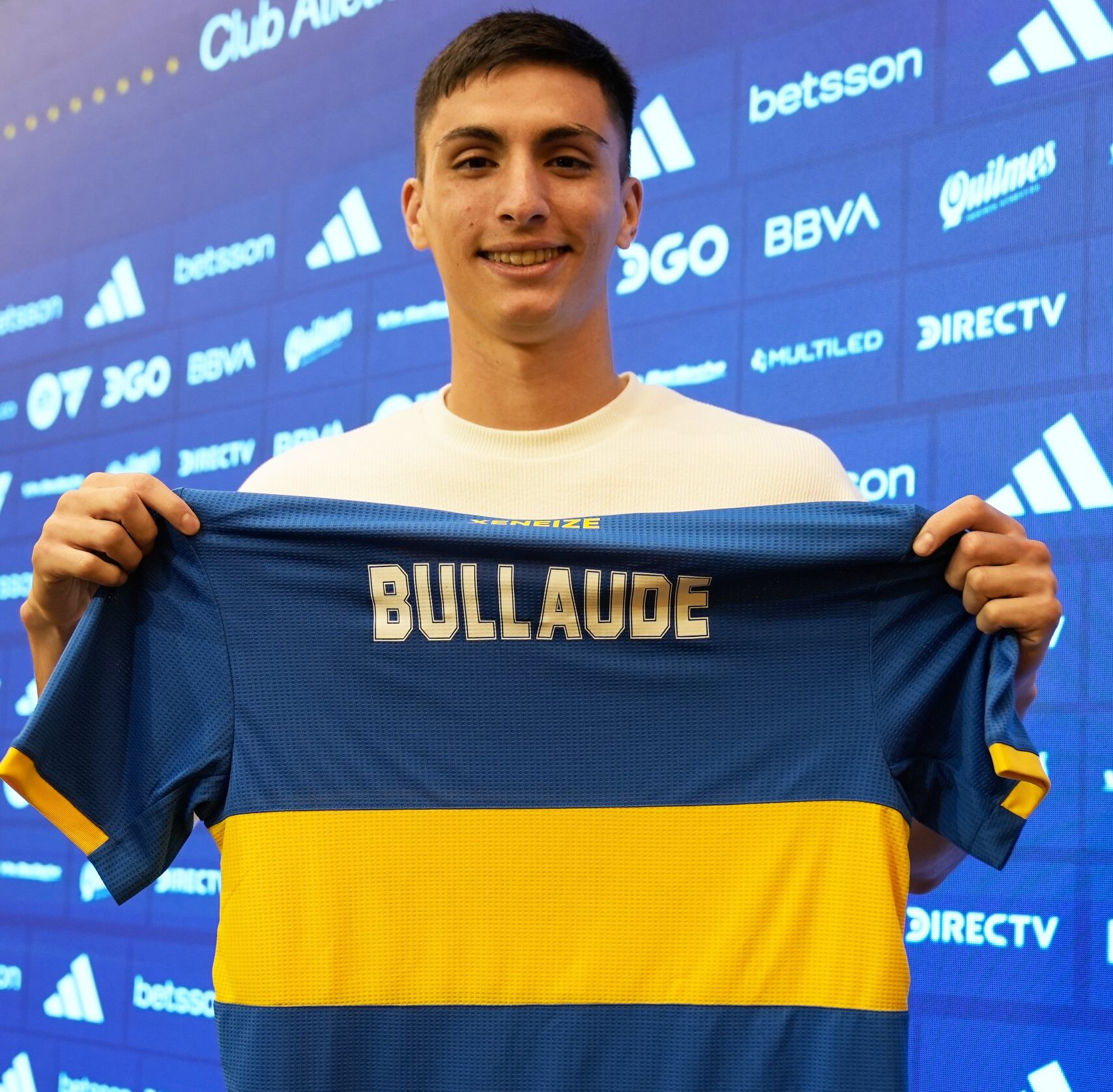 Ezequiel Bullaude fue presentado como nuevo jugador de Boca