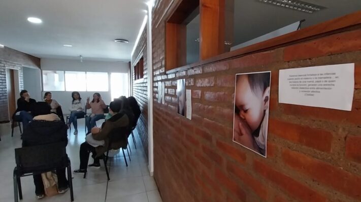 Fue inaugurada la muestra fotográfica “Miradas de Lactancia” en la UTN Chubut