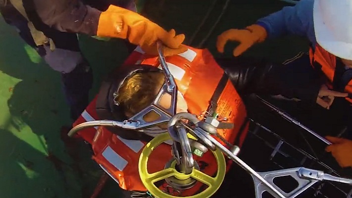 VIDEO: El cinematográfico rescate a la tripulante del Argenova IV con apendicitis