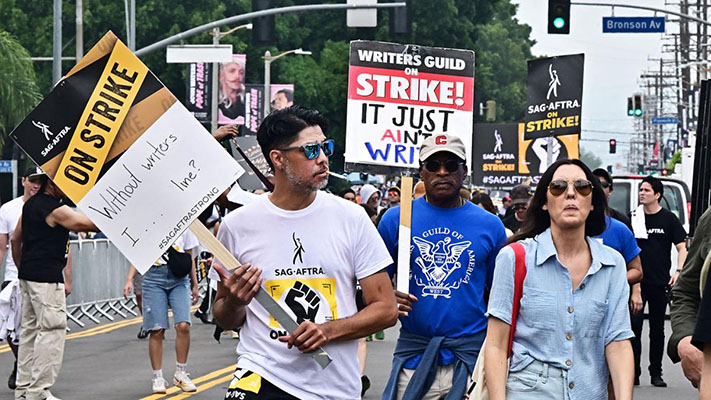 Tras un acuerdo tentativo, el sindicato de guionistas definirá si levanta la huelga