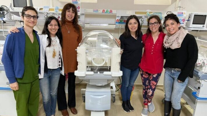 Aluar donó al Hospital Ísola una incubadora con respirador de alta frecuencia