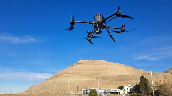 Drone de última tecnología monitorea la grieta de Ruta 3