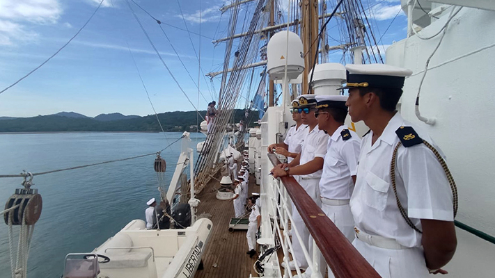 La Fragata Libertad inició su navegación por el Pacífico