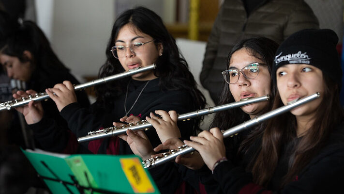 La orquesta infantil de Trelew se presenta junto a León Gieco