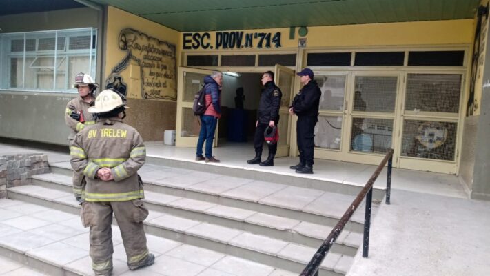Alumnos de la Escuela 714 de Trelew fueron evacuados por una amenaza de bomba