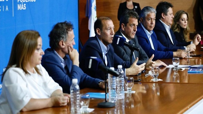 Massa y Gutiérrez firmaron convenios de financiamiento en Casa de Gobierno
