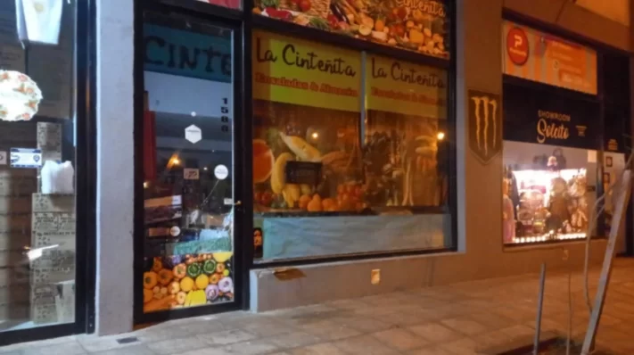 Detienen a menor por romper los vidrios de una verdulería