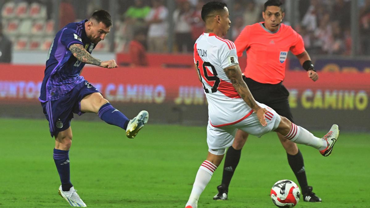 Argentina ganó ante Perú con dos goles de Messi