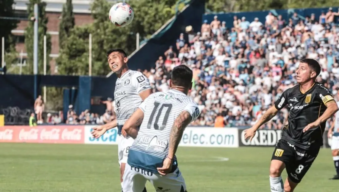 Almirante Brown e Independiente Rivadavia, jugarán la final por el ascenso el próximo domingo 29