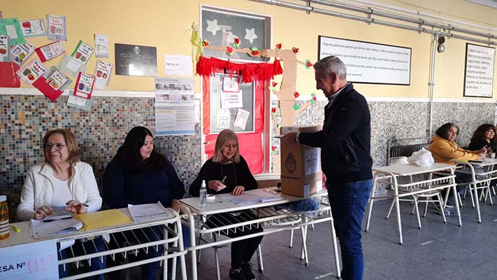 Mariano Arcioni emitió su voto en Comodoro Rivadavia