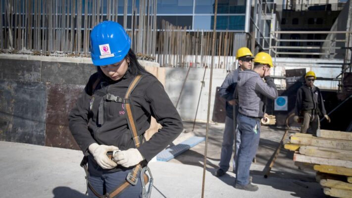 Crece el empleo de mujeres en el sector de la construcción