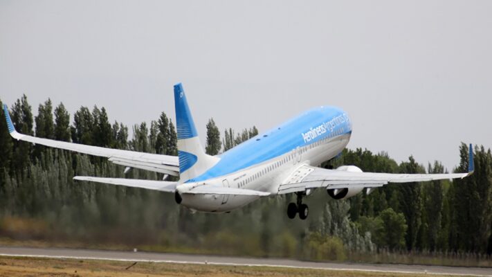 Llega un tercer vuelo con argentinos repatriados de Israel