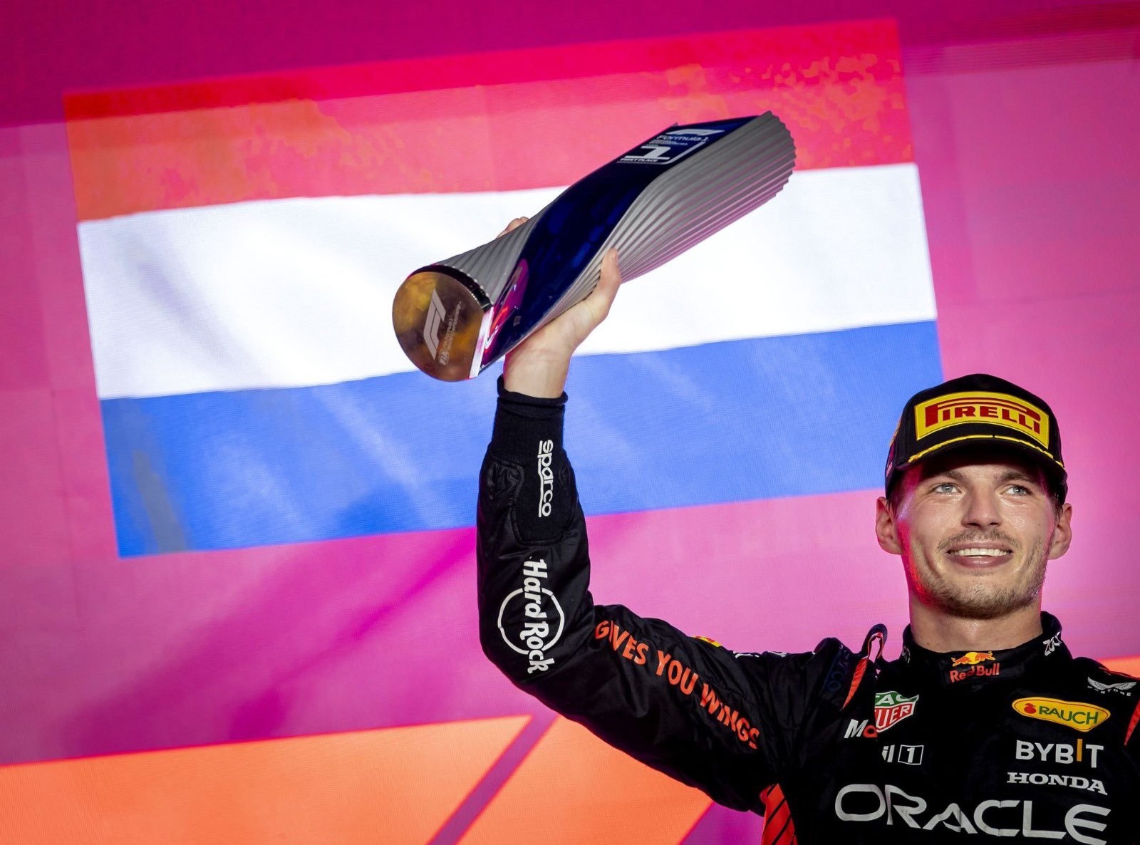 Verstappen ganó el GP de Qatar en la celebración por su tercer título mundial