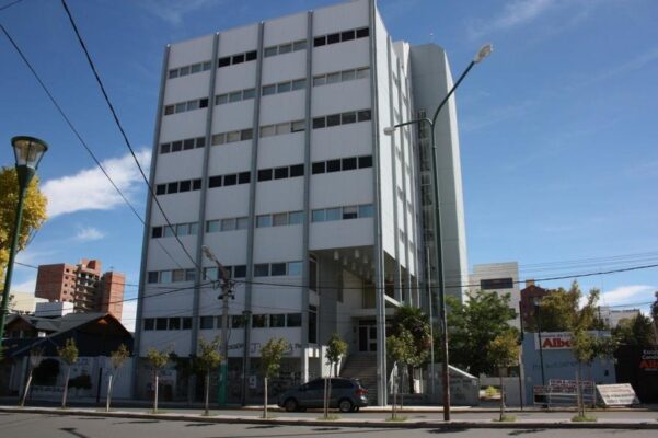 Prisión preventiva para un hombre que atacó a su vecino con un machete