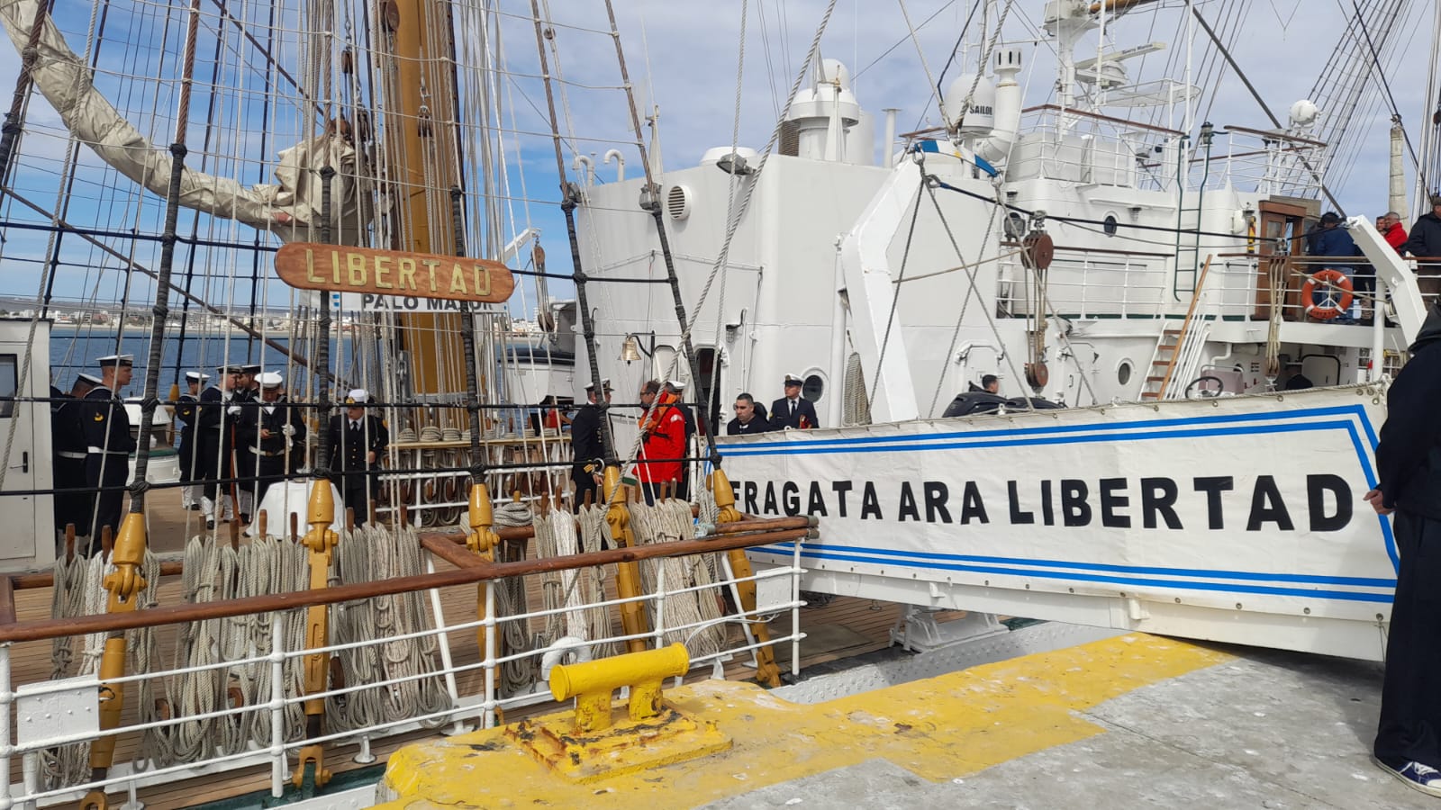 La Fragata Libertad amarró en Puerto Madryn