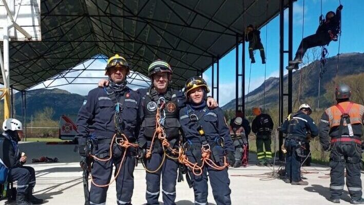 La brigada de Rescate Técnico con Cuerdas participó de una capacitación en El Hoyo