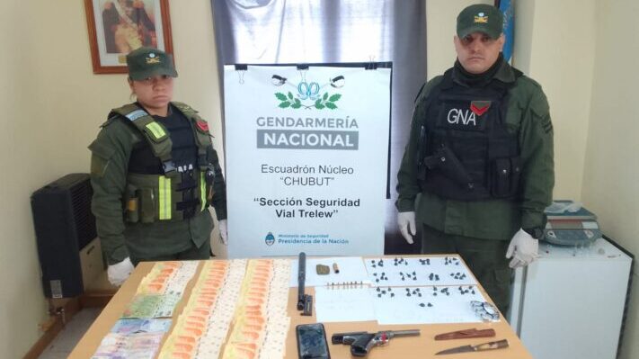 Detienen a un hombre que viajaba hacia Madryn con un arma y droga