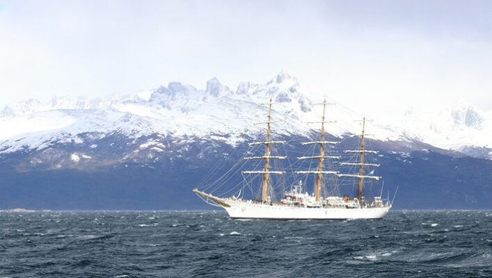 La fragata ARA Libertad parte hoy hacia Puerto Madryn
