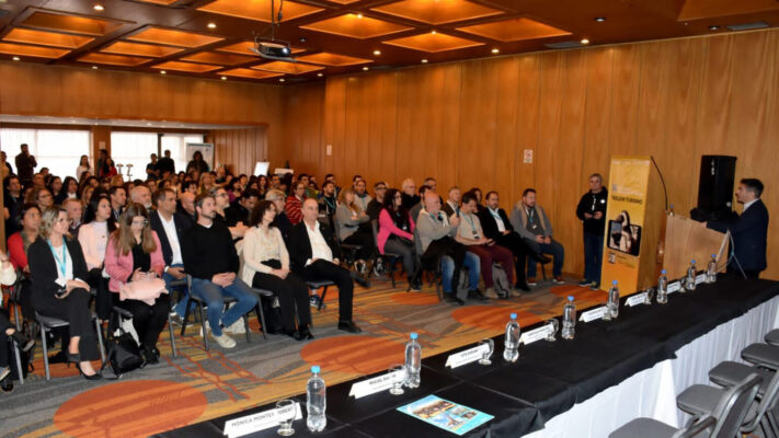 Trelew estrecha lazos con Vicuña por intermedio del desarrollo del astroturismo