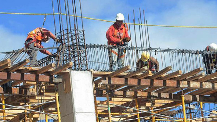 La construcción cayó un 4,5% interanual en septiembre